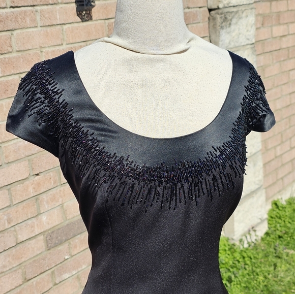 Carmen Marc Valvo silk beaded cocktail dress - Picture 8 of 9